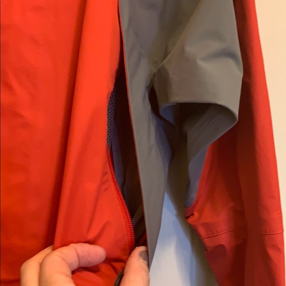 North Face Red and Grey Shell - Picture 3 of 4